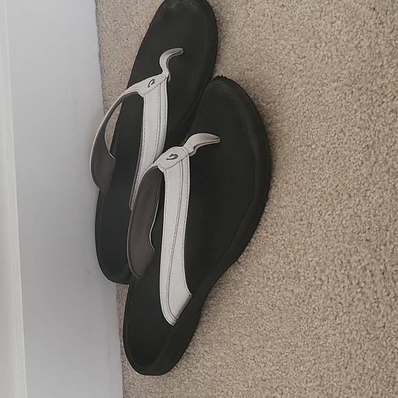 Olu kai white flip flops - Picture 1 of 1